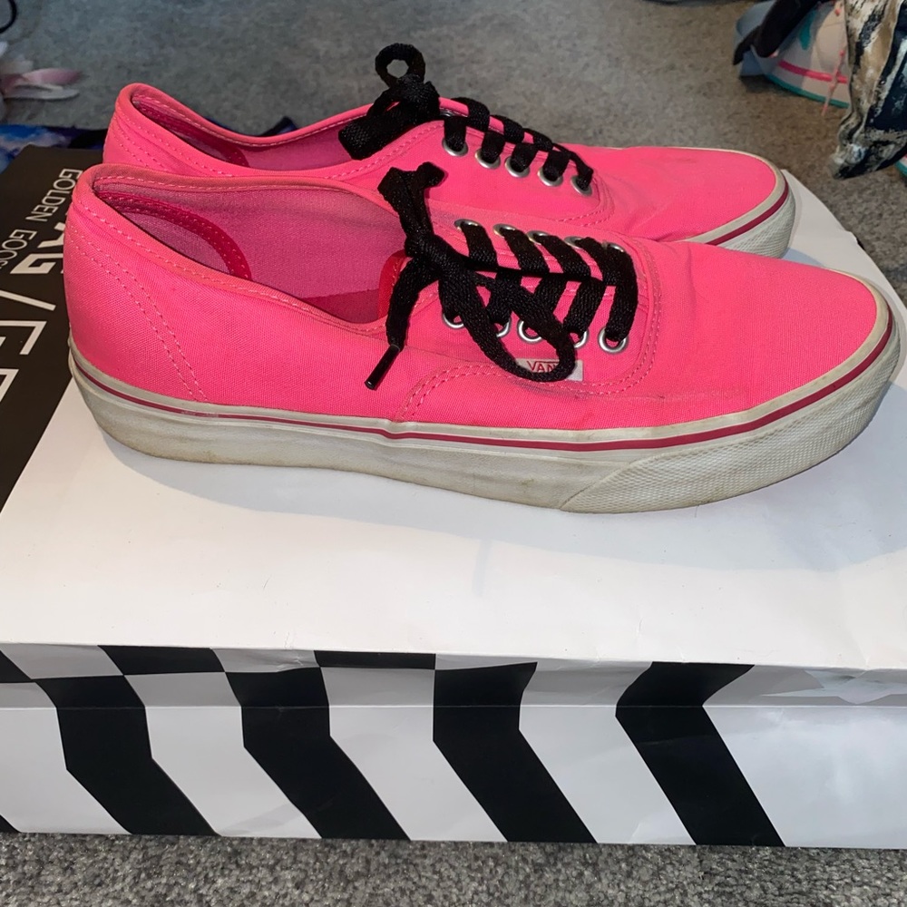 Hot pink women’s low top vans